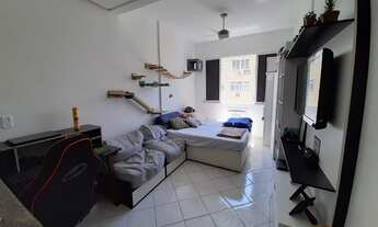 Imagem 4: Leme Transversal, reformado por arquiteto, cada peça feita para o imóvel, confortável e ef