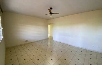 Imagem 4: Casa com três quartos em área comercial de Águas de São Pedro