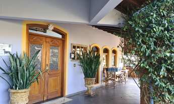 Imagem 6: Casa de condomínio para venda tem 470 metros quadrados com 5 quartos