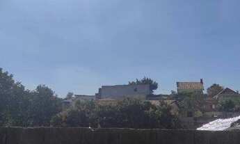 Imagem: Terreno com medida 6 x 35 caído para os