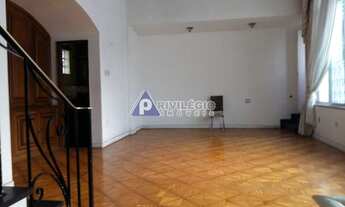 Imagem 4: Casa no Jardim Botânico com 630M² de área construída!