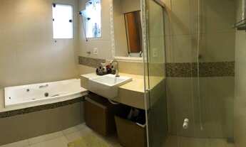 Imagem 4: Casa de condomínio para venda possui 250 metros quadrados com 3 quartos