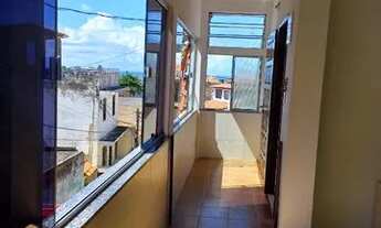 Imagem 2: Casa no 1º andar 2/4 sendo duas suites - Itapuã