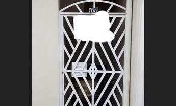 Imagem: Casa com quarto, sala, cozinha, banheiro