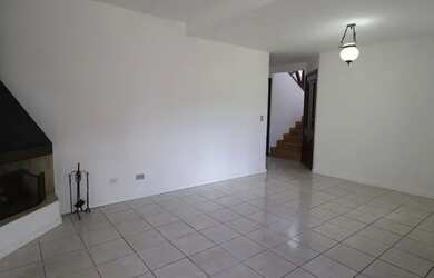 Imagem 3: Excelente sobrado semi mobiliado, localização privilegiada em Santa Felicidade