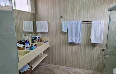 Imagem 5: Casa de condomínio para venda possui 450 metros quadrados com 5 quartos