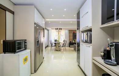 Imagem 3: Casa com terreno no Água Verde - Curitiba - PR