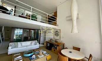 Imagem 2: A casa tem 458m² construídos, de frente para praia (pé na areia), com elevador interno, 5