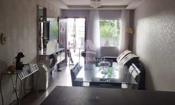 Imagem 7: Residência de esquina com edícula