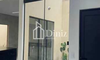 Imagem 4: Casa para venda tem 110 metros quadrados com 3 quartos sendo 1 suíte no bairro Campos do J