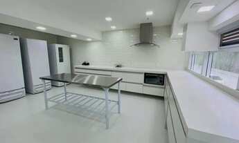 Imagem 2: Centro comercial para venda possui 60 metros quadrados em Barra Olímpica - Rio de Janeiro