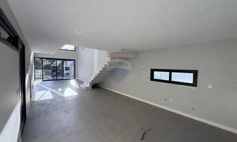 Imagem 6: Oportunidade: Casa com 4 suítes amplas a 100m do mar nos Ingleses