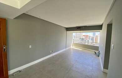 Imagem 2: Apartamento 2/4, suíte, sala ampliada, andar alto, Costa Azul