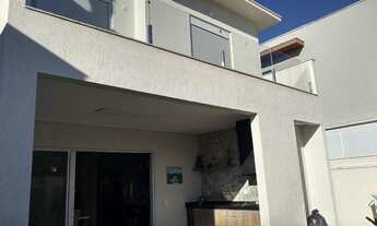 Imagem 2: Casa de condomínio sobrado à venda, 220 m² de área construída, com 3 suítes, 2 vagas