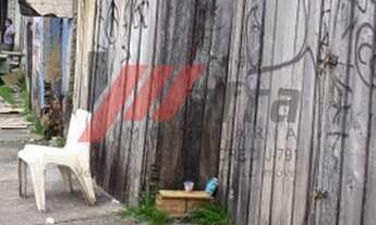 Imagem 4: Terreno a venda com um imóvel de 1 quarto