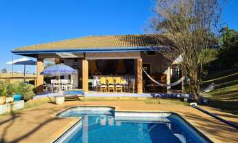 Imagem 2: Casa de condomínio para venda tem 470 metros quadrados com 5 quartos