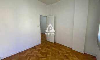 Imagem 6: Excelente apartamento de 2 quartos com dependência completa em Copacabana