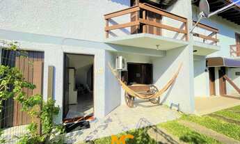 Imagem 2: Sobrado duplex com 02 dormitórios, área externa com churrasqueira e piscina