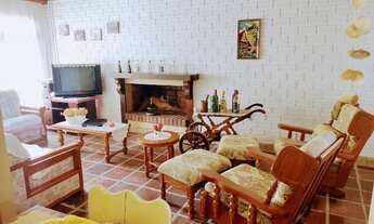 Imagem 3: Localizada num verdadeiro refúgio onde o barulho que predomina é o agradável som do mar!