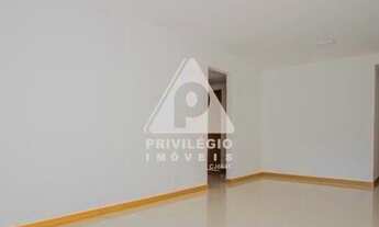 Imagem 3: Em Botafogo: excelente apartamento, com 3 quartos sendo duas suítes. Uma vaga de garagem n