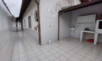 Imagem 2: Casa para venda possui 60 metros quadrados com 2 quartos em Ocian - Praia Grande - São Pau