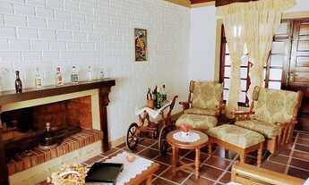 Imagem 4: Localizada num verdadeiro refúgio onde o barulho que predomina é o agradável som do mar!