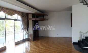 Imagem 2: Casa no Jardim Botânico com 630M² de área construída!