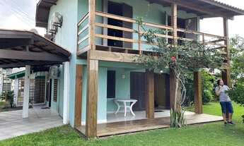 Imagem 2: Casa de condomínio para venda possui 120 m2 com 3 quartos em Capão Novo