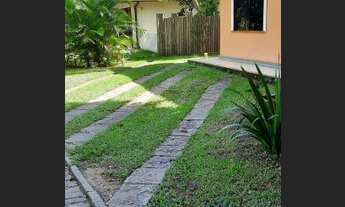 Imagem 2: Excelente residência totalmente legalizada com RGI. A poucos passos da praia de Manguinhos