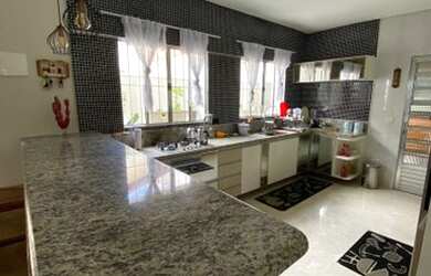 Imagem 4: Casa para venda possui 180 metros quadrados com 3 quartos sendo um suíte condomínio fechad