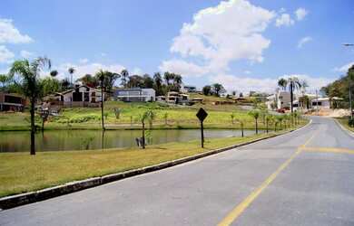 Imagem 4: Lote de 1.000m2 com vista definitiva para a mata, na parte alta