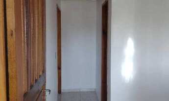 Imagem 4: Sobrado parte superior contendo 2 quartos para alugar por R$ 1.100/mês - Capão da Imbuia