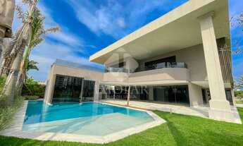 Imagem 2: Alphaville Barra da Tijuca - Mansão Triplex com fachada imponente, em terreno de esquina