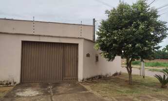 Imagem: Vendo casa de esquina com três quartos