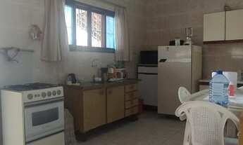 Imagem 2: Casa á vendo no Balneário Gaivota - Itanhaém. Possui espaço para piscina e garagem para 04