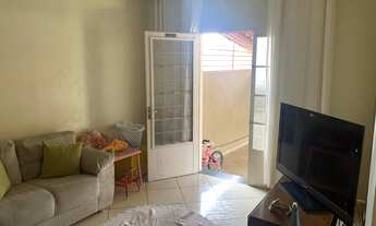 Imagem 7: Casa com quitinetes ao fundo, próximo a rodoviária