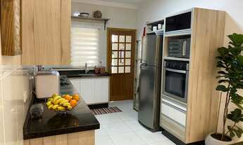 Imagem 2: Casa diferenciada em conceito aberto no Bosque dos Ipês