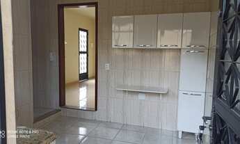 Imagem 7: Casa em ótimas condições, sem cobrança de condomínio e com armários embutidos na cozinha e