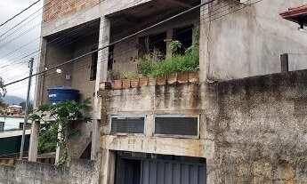 Imagem: Casa à venda no centro de Igarapé-MG