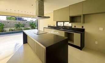 Imagem 6: Sobrado com 4 suítes plenas, frente à praça, repleto de armários ?Condomínio Terras Alpha2