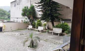 Imagem 6: Apartamento reformado todo em porcelanato e móveis planejados