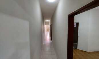 Imagem 2: Casa estilo meia morada na Rua dos Craveiros - Centro