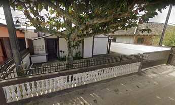 Imagem 2: Localizada num verdadeiro refúgio onde o barulho que predomina é o agradável som do mar!