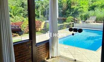 Imagem 7: Charmosa casa em rua fechada, com 3 dormitórios, sendo uma suíte, piscina, churrasqueira e