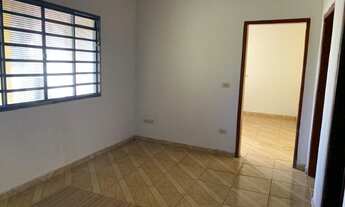 Imagem 3: Casa em Guaxupé, Vila Coragem - 3 dormitórios, sala, copa, cozinha. Terreno 564 m²
