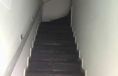 Imagem 4: SOBRADO ALUGA Galpão / depósito com 5 vagas na garagem