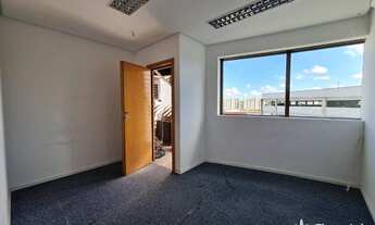 Imagem 7: Sala comercial, com 240m2, 7 salas, 6 vagas de garagem, 4 sanitários, Cozinha, recepção