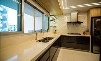 Imagem 7: Apartamento Alto Padrão para venda possui 311 metros quadrados com 4 quartos