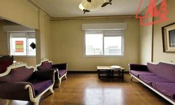 Imagem 2: Na frento do Clinicas, 2 dormitórios, elevador e sacada