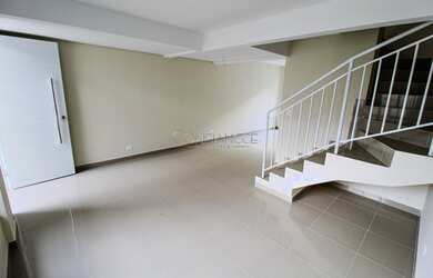 Imagem 3: Sobrado em condomínio com localização privilegiada a 650 metros da Ópera de Arame